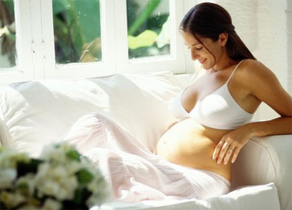 9 “bảo bối” mẹ bầu không thể thiếu trong 3 tháng đầu thai kì