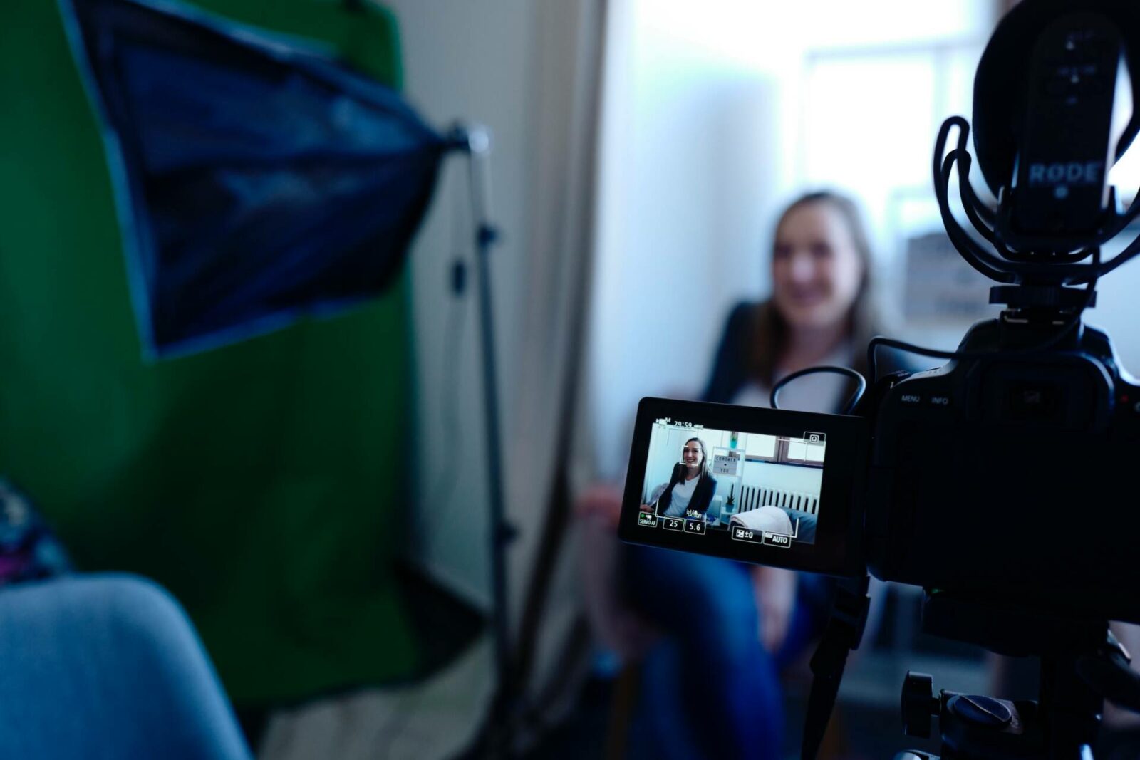Bà đỡ và Cuộc sống – Vlog có thể mang lại lợi ích như thế nào cho Doanh nghiệp của bạn