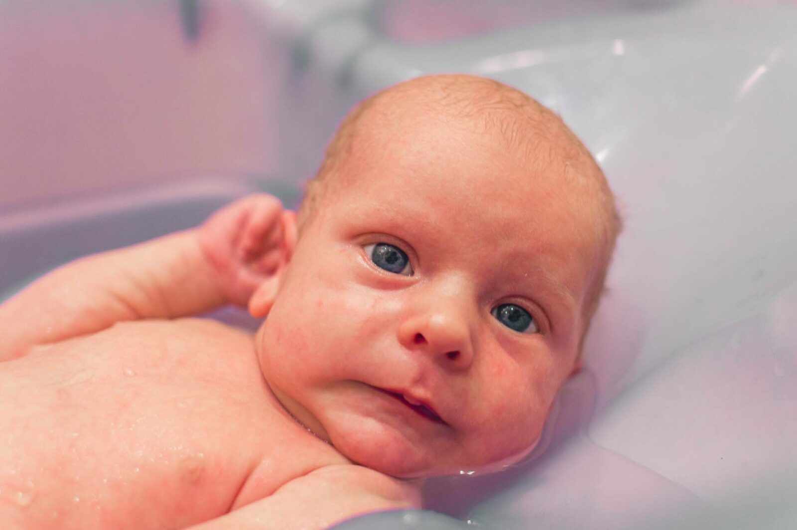 Hộ sinh và Cuộc sống – Danh sách Kiểm tra của Cha mẹ Newbie Để Nâng cao Trải nghiệm Tắm cho Con của Họ