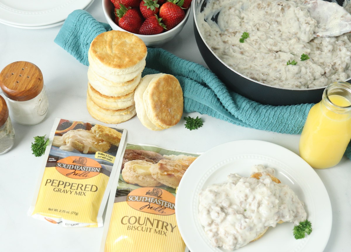 simple biscuits and gravy 30