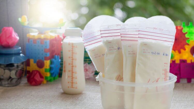 How to Warm Breast Milk to Preserve the Nutrients parenting post by Mama Natural 750x422 1