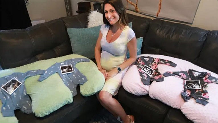 Người mẹ này đang mang thai HAI cặp song sinh giống hệt nhau