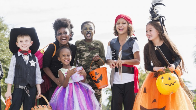 10 cách dễ dàng để nhận biết trang phục Halloween của con bạn có phản cảm hay không