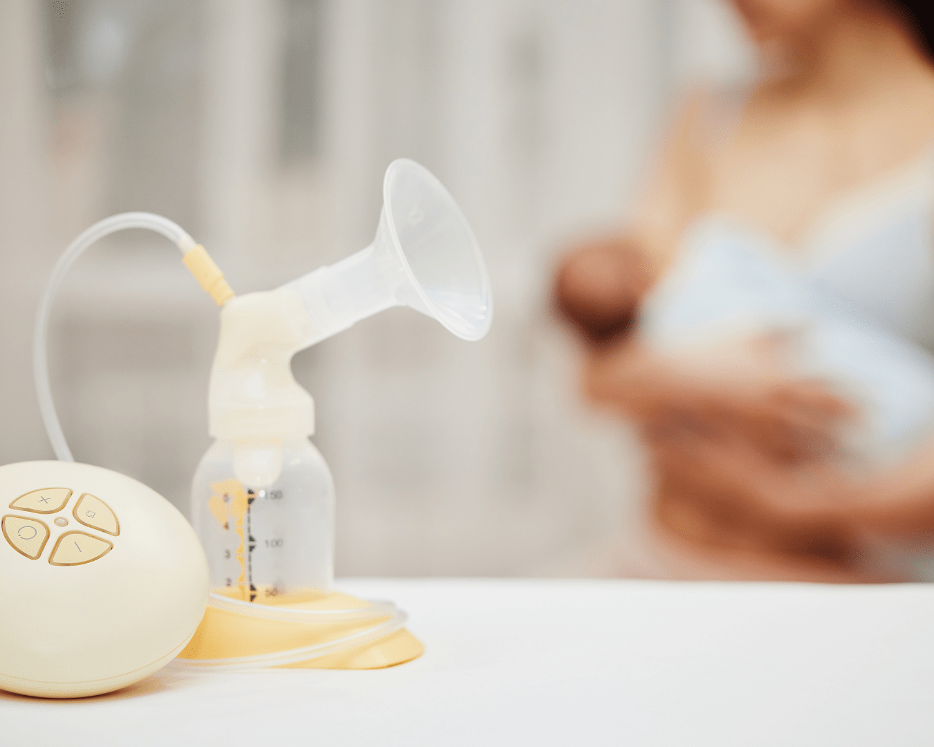 mother combining breastfeeding and pumping