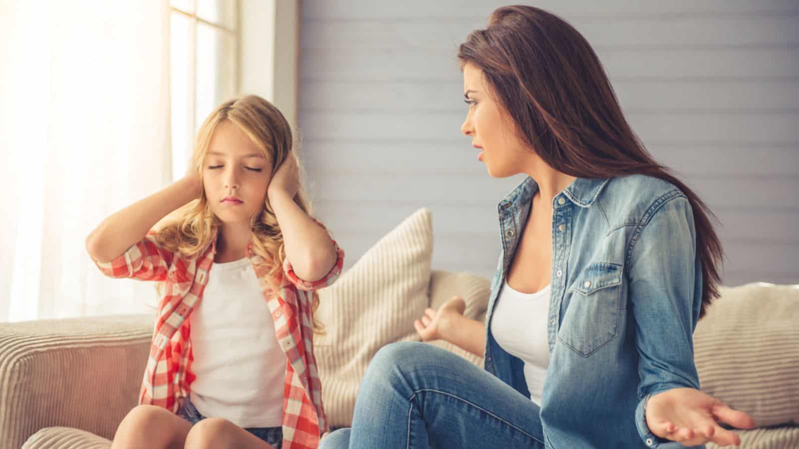 12 quy tắc tầm thường trong nhà khiến con bạn cư xử không đúng mực một cách trớ trêu