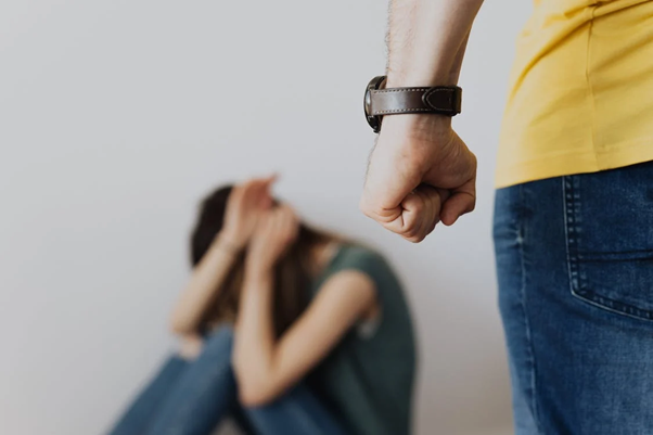 Ly hôn và bạo lực gia đình: Tìm kiếm sự bảo vệ và biện pháp pháp lý