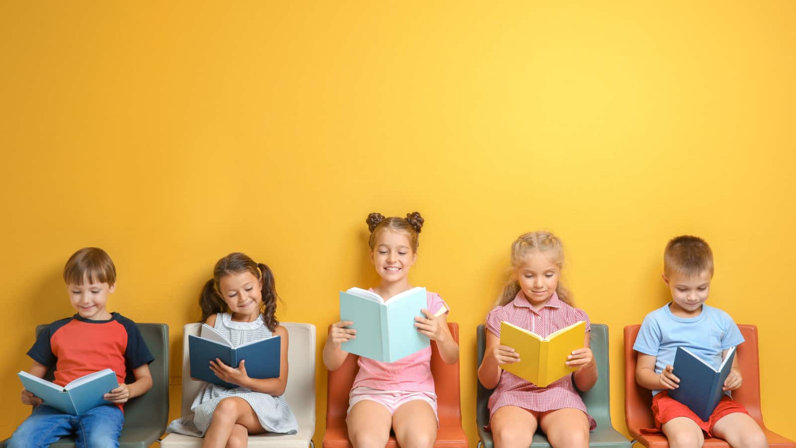Ấm cúng với một bài đọc hay: 15 cuốn sách mùa thu mà con bạn sẽ thích đọc