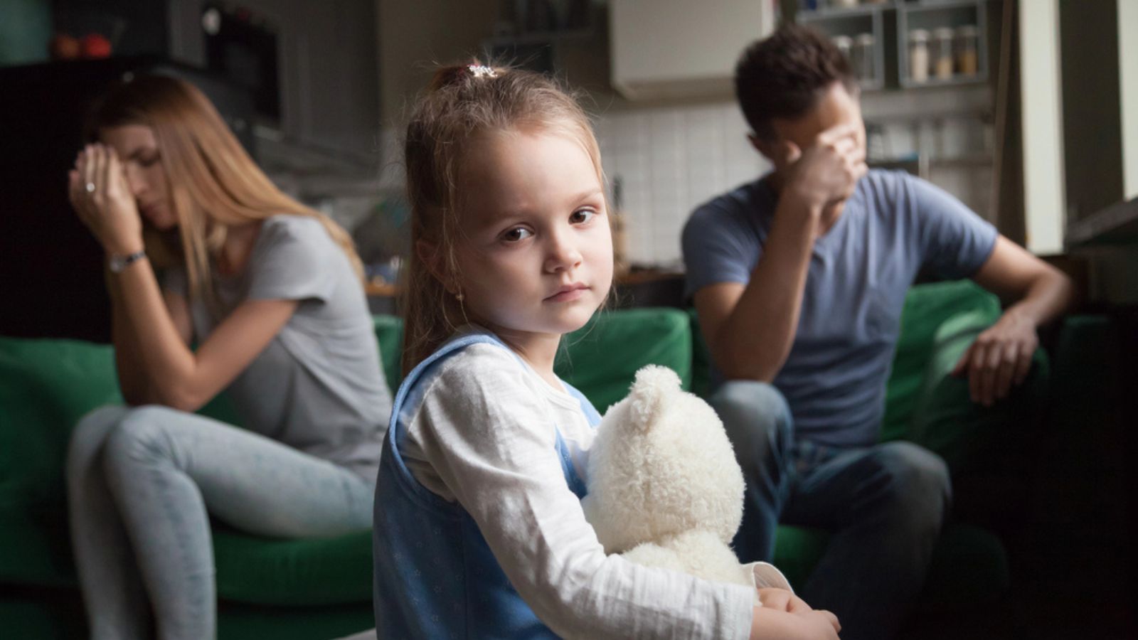 24 điều cha mẹ làm khiến con cái bị tổn thương suốt đời